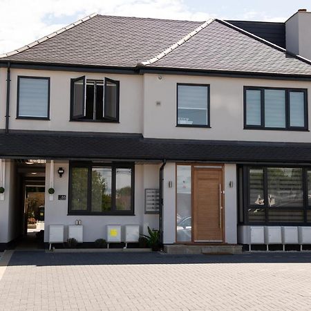 Walnut Flats: Cozy 2-Bedroom Near Oxford with Netflix & Parking Kidlington Exterior photo