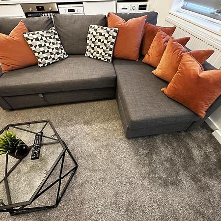 Walnut Flats: Cozy 2-Bedroom Near Oxford with Netflix & Parking Kidlington Exterior photo