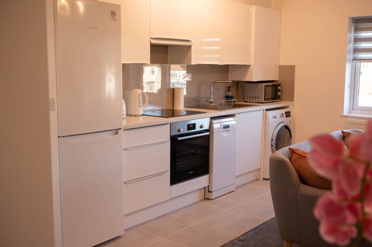 Walnut Flats: Cozy 2-Bedroom Near Oxford with Netflix & Parking Kidlington Exterior photo