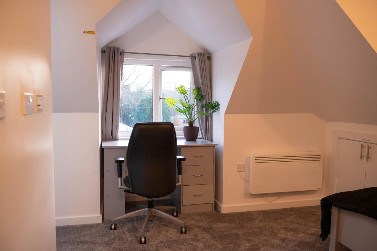 Walnut Flats: Cozy 2-Bedroom Near Oxford with Netflix & Parking Kidlington Exterior photo