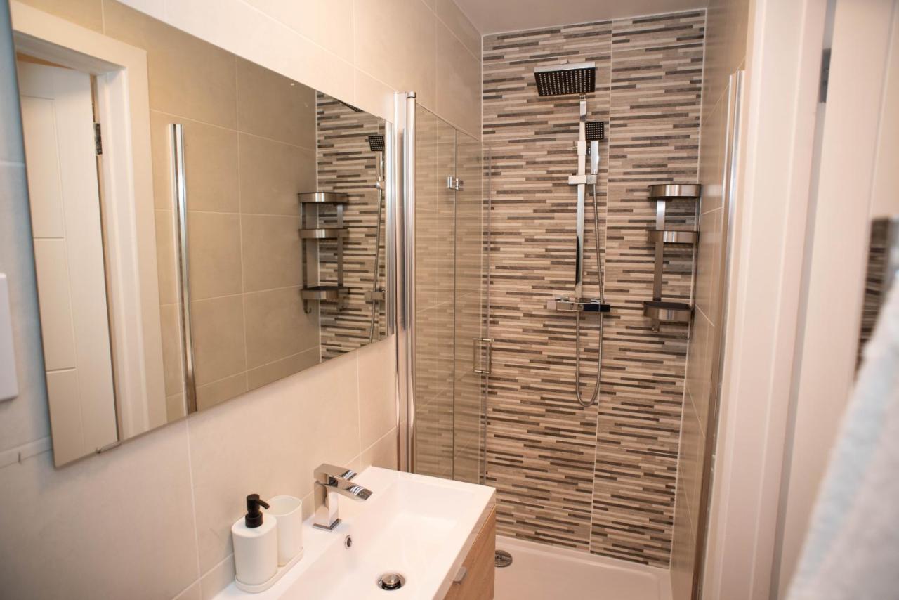 Walnut Flats: Cozy 2-Bedroom Near Oxford with Netflix & Parking Kidlington Exterior photo