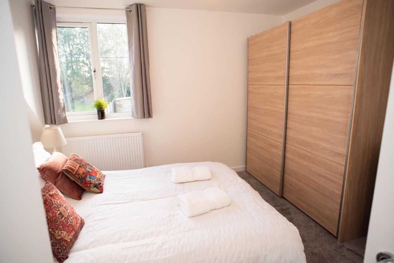 Walnut Flats: Cozy 2-Bedroom Near Oxford with Netflix & Parking Kidlington Exterior photo
