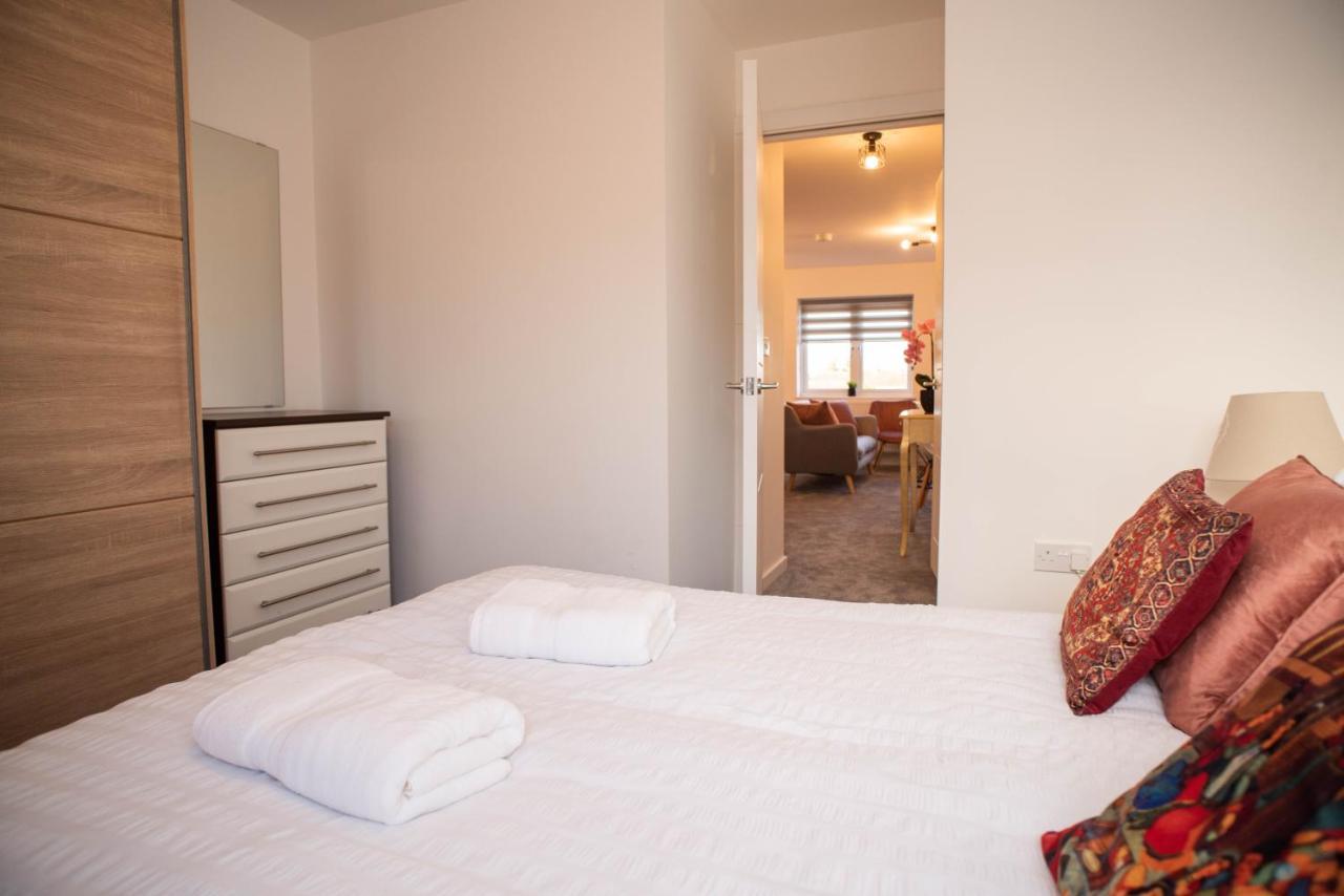 Walnut Flats: Cozy 2-Bedroom Near Oxford with Netflix & Parking Kidlington Exterior photo