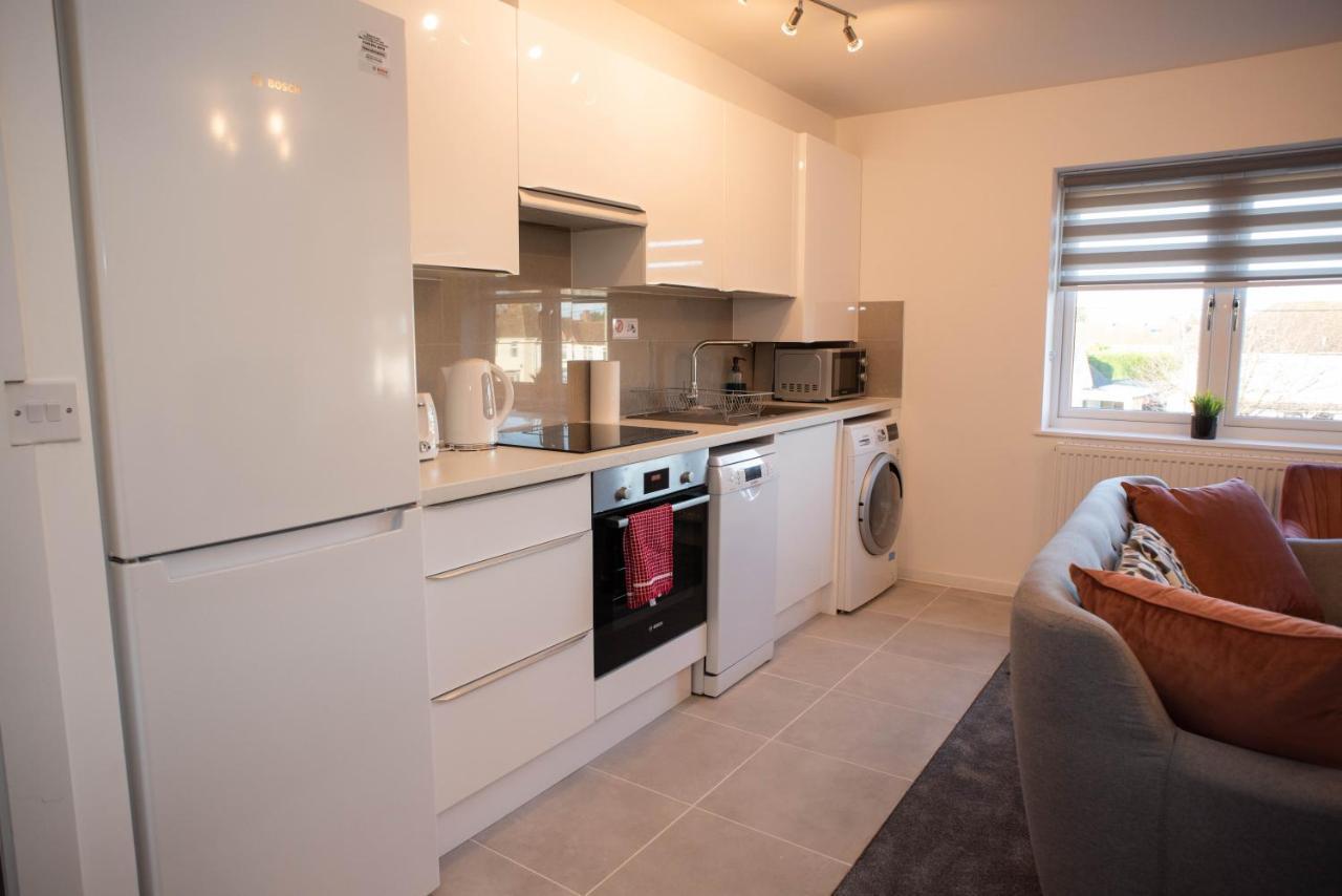 Walnut Flats: Cozy 2-Bedroom Near Oxford with Netflix & Parking Kidlington Exterior photo