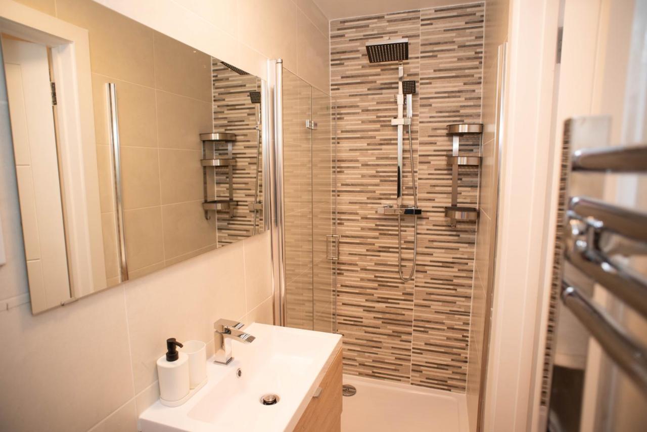 Walnut Flats: Cozy 2-Bedroom Near Oxford with Netflix & Parking Kidlington Exterior photo